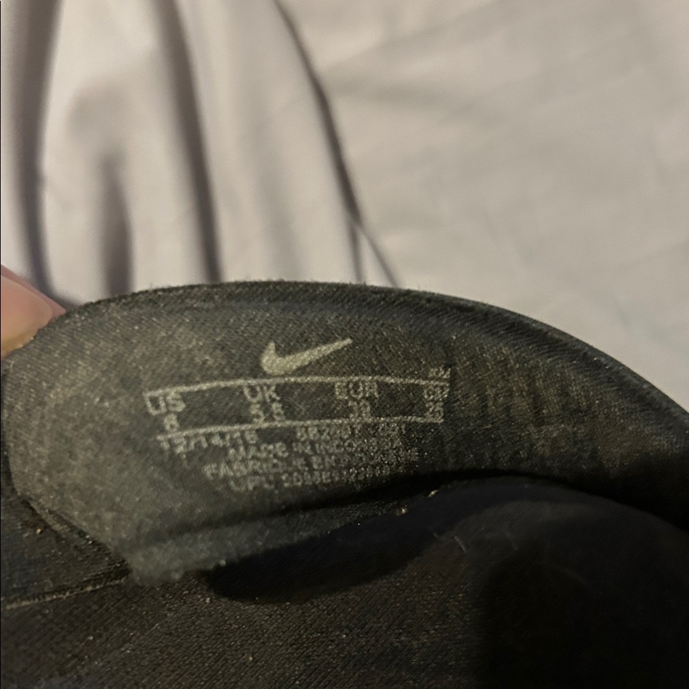 Nike Women's Black Flip-Flop Sandals with White Logo - Picture 2 of 3